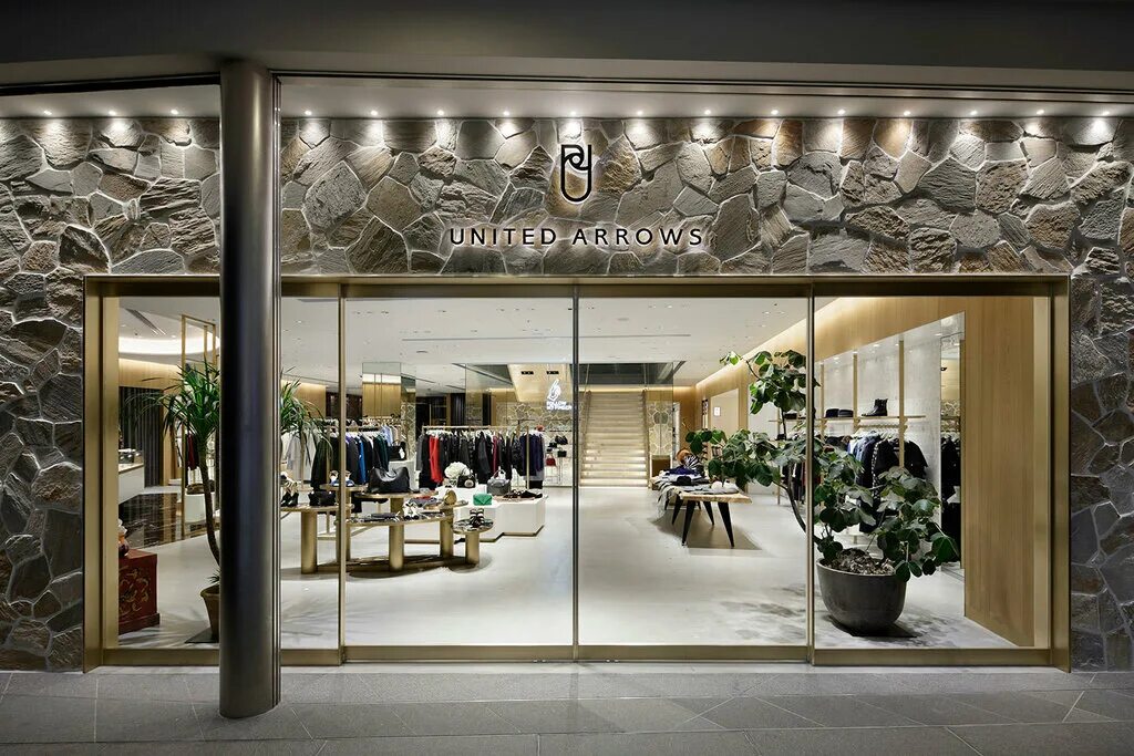 Одежда для хиллс. Оз молл краснодар киаби. United arrows. Бутики в галерее краснодар. Hills одежда.