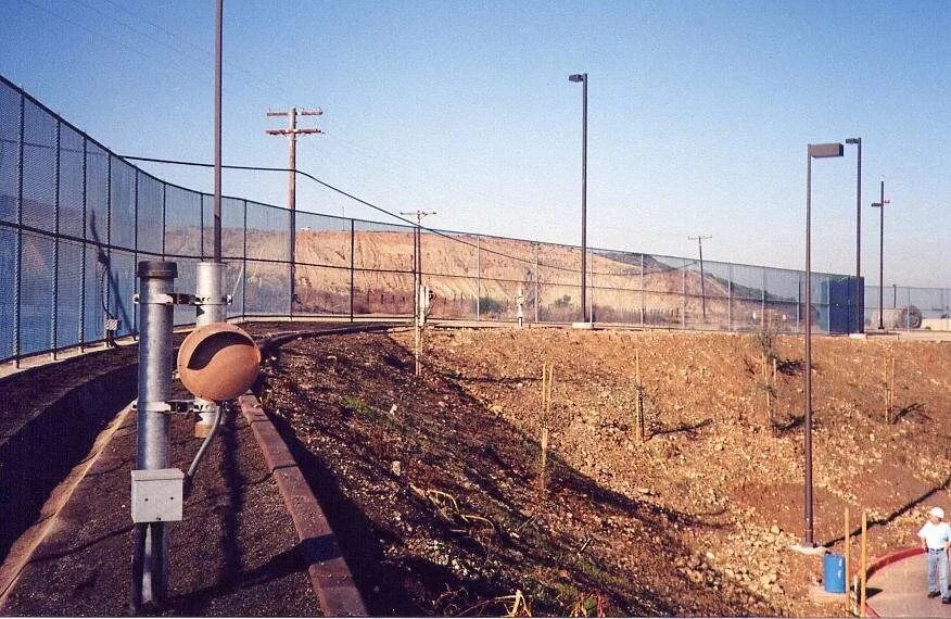 система защиты внешнего периметра объекта. фортеза-50 извещатель охранный радиоволновый линейный. периметральная охранная система. трезор охрана периметра. периметральная охранная сигнализация болид.