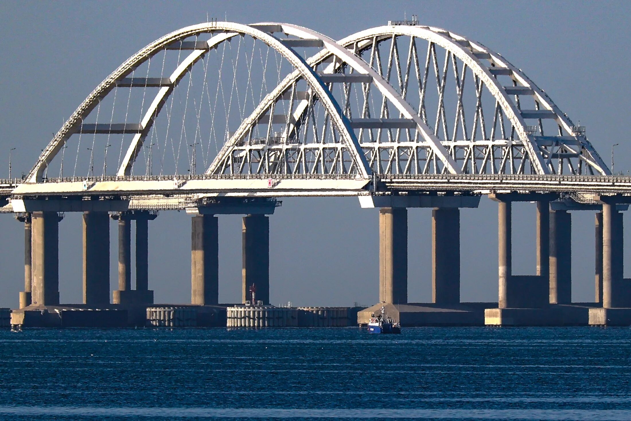 Атака на крымский мост сегодня видео. Крымский мост Berdiansk. 145 Пролет на Крымском мосту. 145 Опора Крымского моста. Мост.