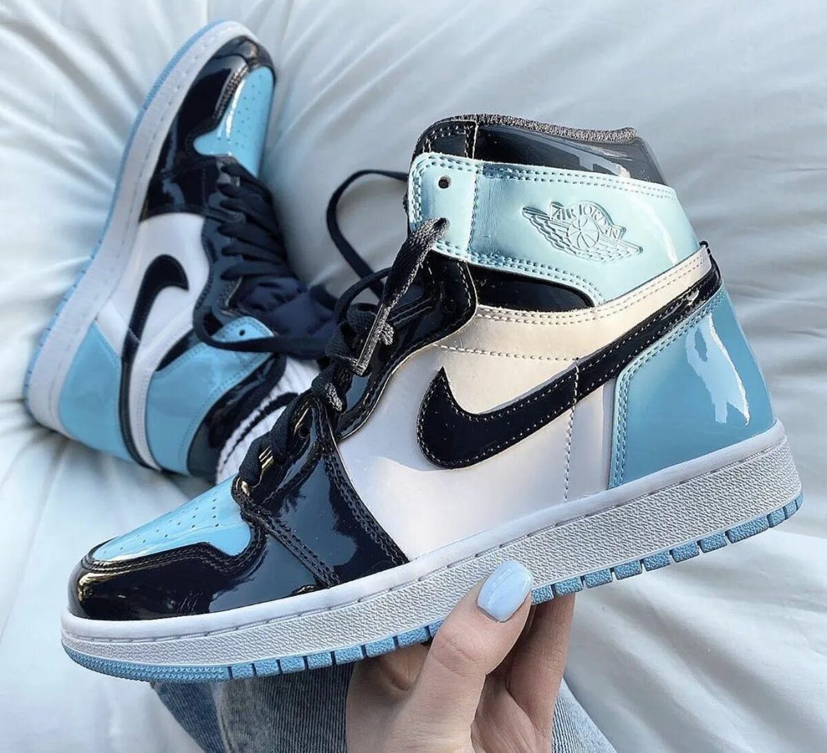 Blue chill. Nike Air Jordan 1 голубые. Nike Air Jordan 1 High Blue. Nike Air Jordan 1 Retro UNC. Nike Air Jordan 1 High Blue Chill.