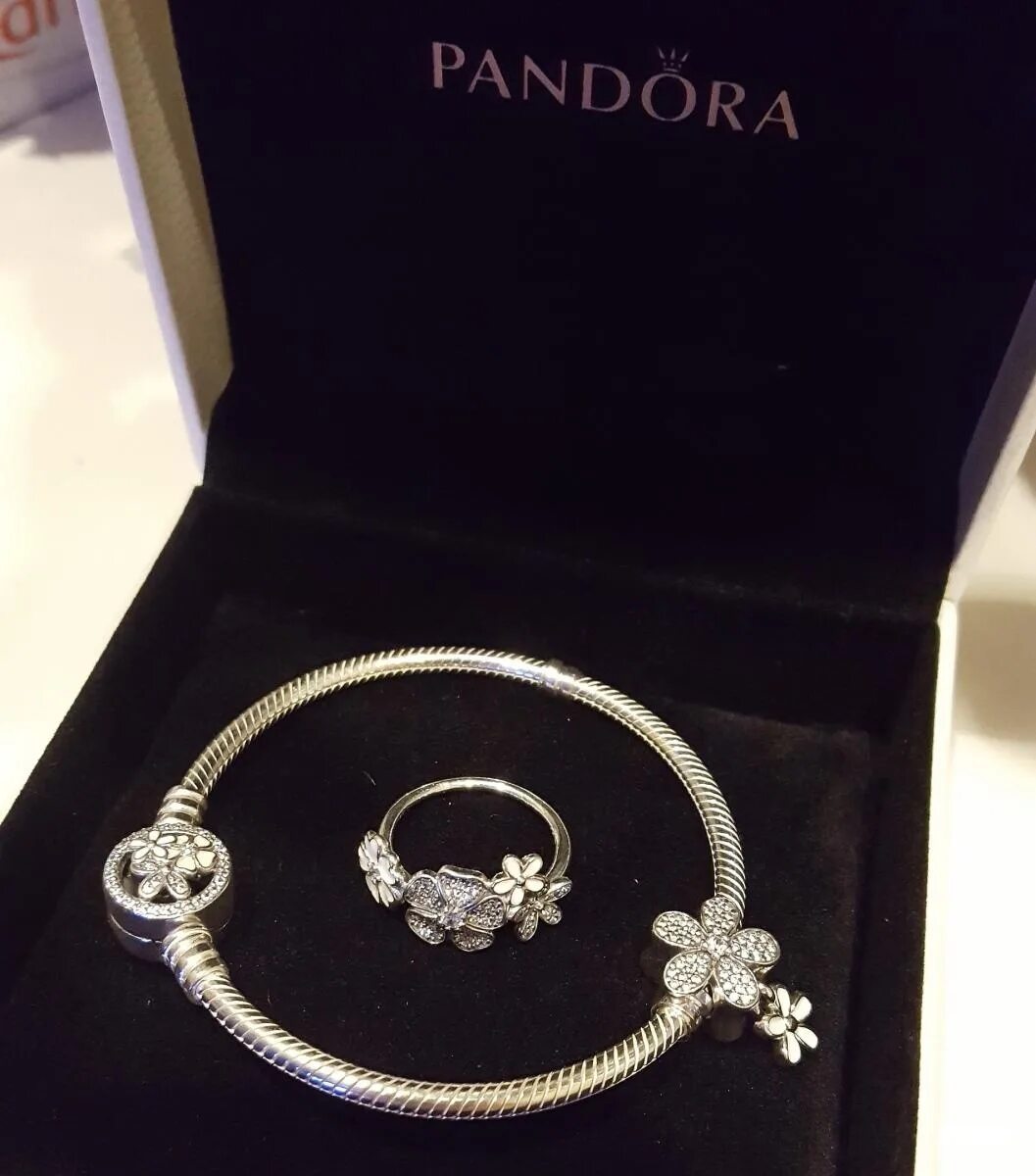 Пандора новороссийск. Акции в пандоре. Пандора ювелирные украшения сеньи. Pandora at0105b1. Ювелир изделия пандора.