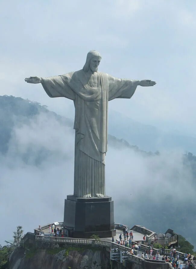 Статуя искупителя. Христос Искупитель Рио де Жанейро. Статуя Иисуса Христа в Рио-де-Жанейро. Статуя Христа-Искупителя Бразилия. Иисус Христос Искупитель Бразилия.