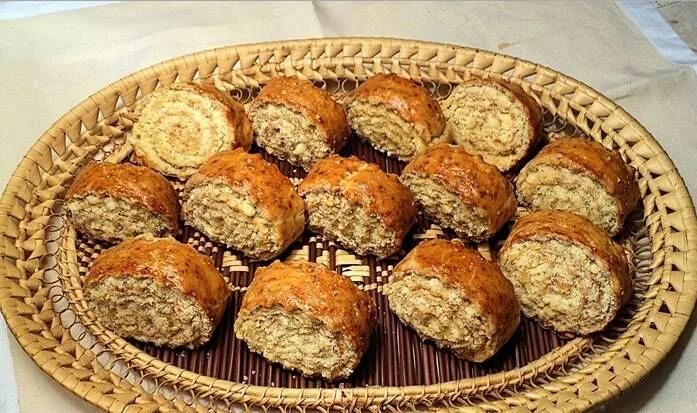 Гата армянская на сметане. Гата армянская с грецким орехом. Армянская гата назук. Карабахская кята (гата). Гата с орехами армянская рецепт.
