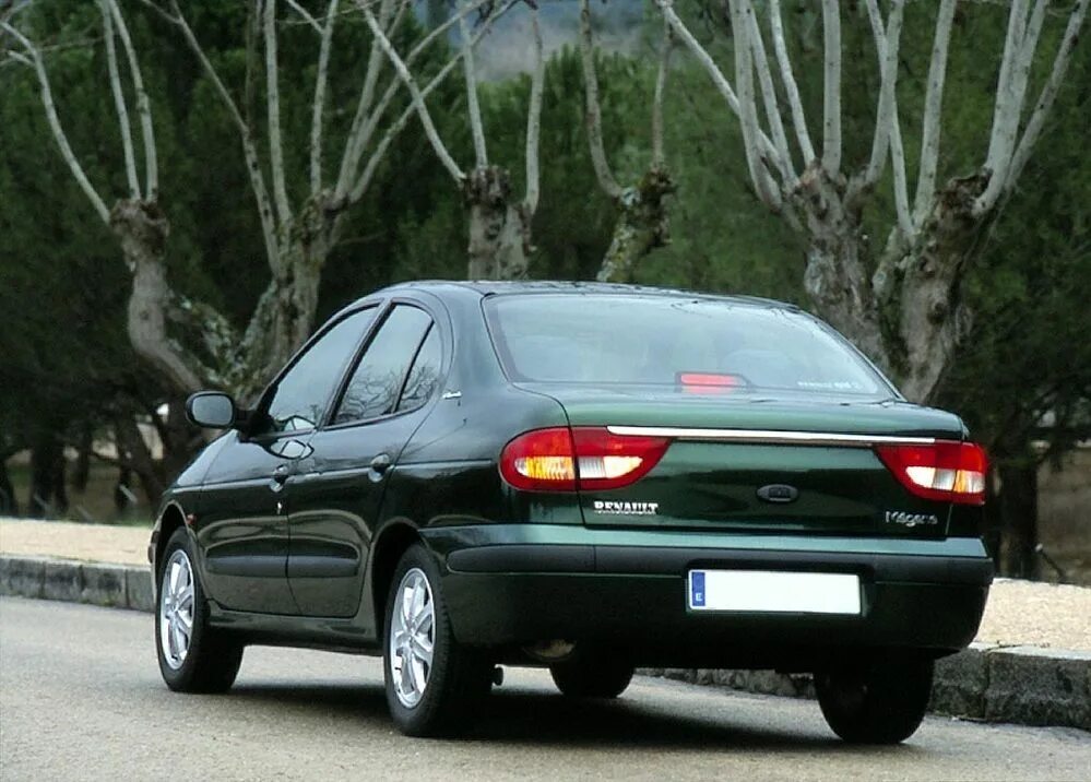 Renault Megan 1. Рено Меган 1 седан. Рено Меган Классик 2000. Рено Меган Классик 2003. Купить меган 1 рестайлинг