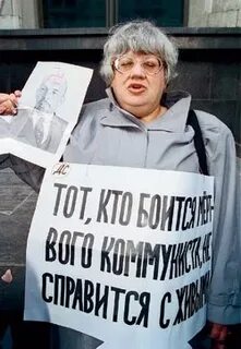 Умная в белом пальто стою красивая
