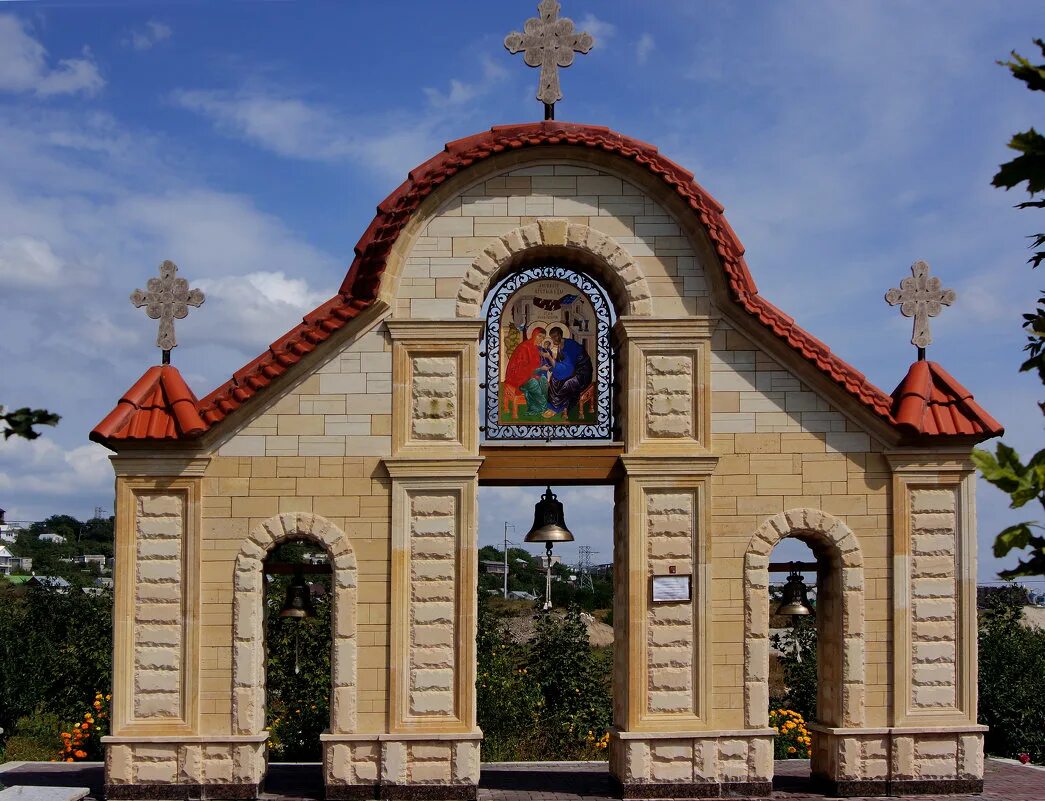 храмовый комплекс петра и павла в ессентуках. ессентуки храмовый комплекс христа. храм петра и павла ессентуки. храм иисуса христа в ессентуках. храмовый комплекс ессентуки.