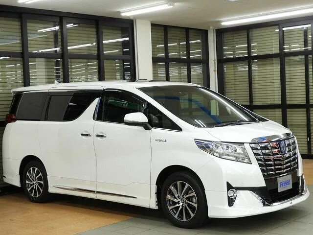 Купить авто в японии самому без посредников. Toyota Alphard 2016. Тойота альфард 2016г. Тойота альфард 8 мест. Тойота альфард с аукционов Японии.