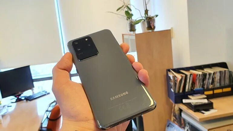 Samsung s20 Ultra серый. Samsung Note 20 5g серый. Note 20 Ultra серого цвета. Samsung Note 20 Ultra живые фото.