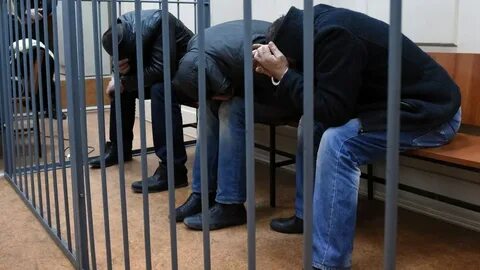 Проникать в жилище без согласия
