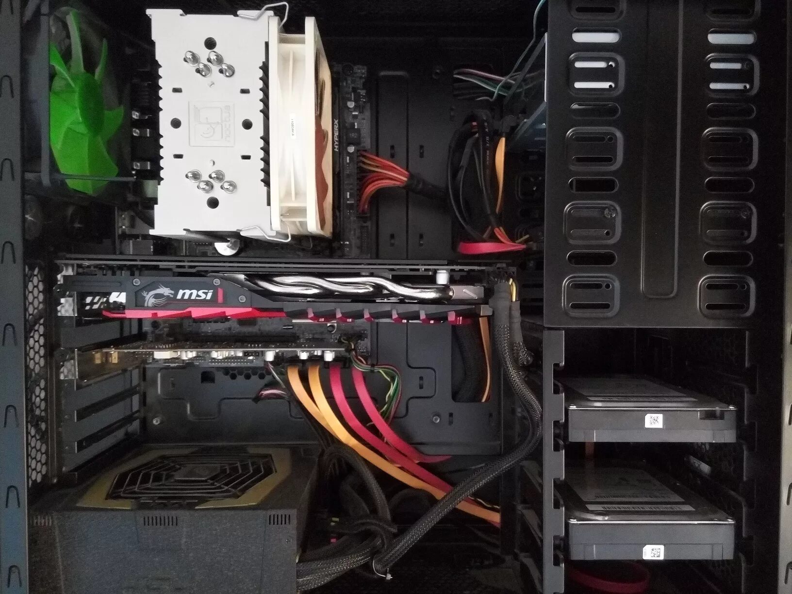 Требуется видеокарта поддерживающая. Zalman z11 длинная видеокарта. zalman z3 длинная видеокарта. zalman z9 большая видеокарта. корпус zalman z9 plus не влезает видюха.