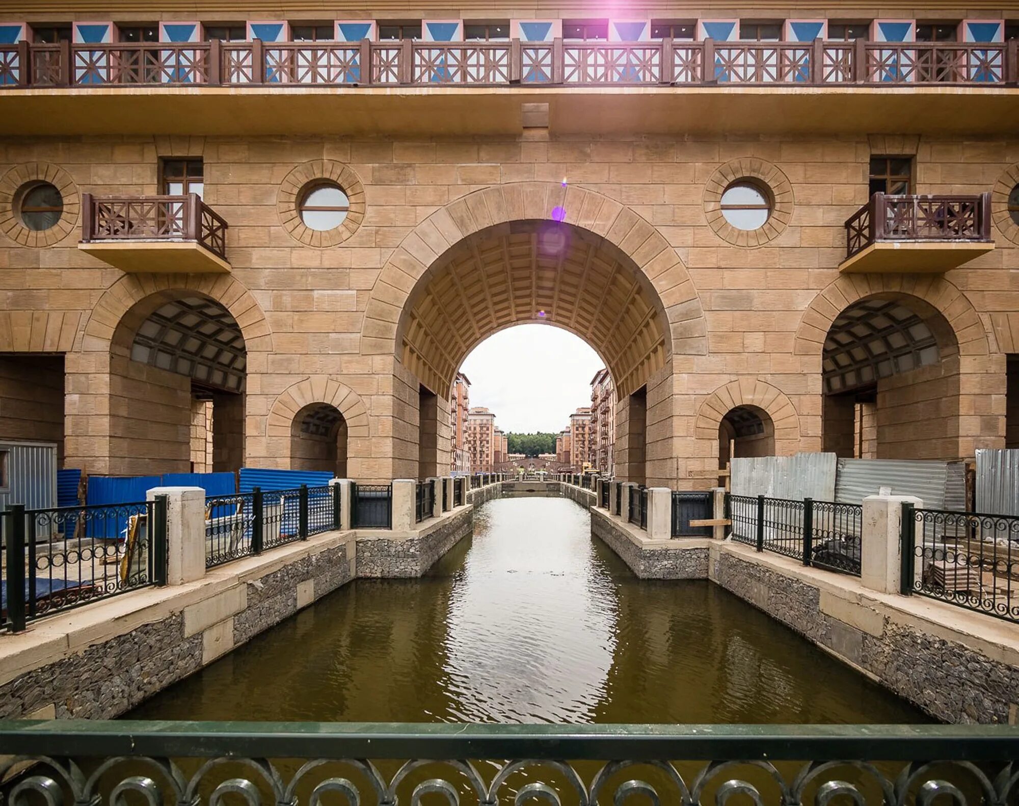 Атаянц архитектор проекты. Город набережных химки. Урбан групп химки город набережных. Храм город набережных. Боровецкая церковь набережные челны.