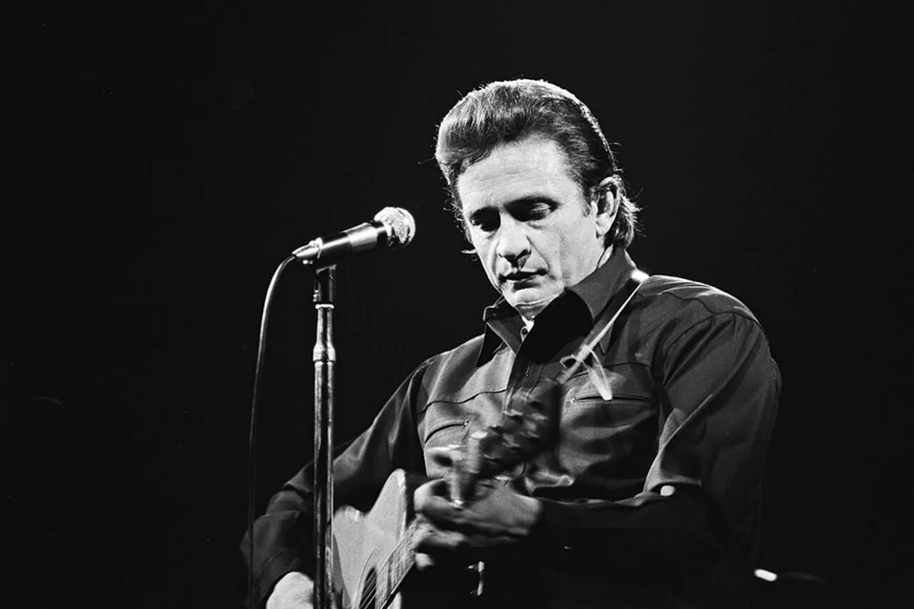 Джонни кэш слушать. Johnny Cash. Johnny Cash 2021. Джонни кэш 2003. Джонни кэш 2000.