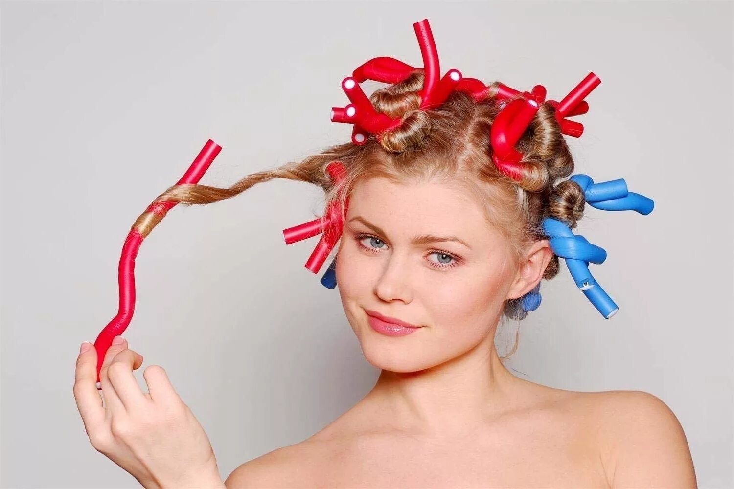 Бигуди-бумеранги dewal bum16150. Накрутиться на папильотки на длинные волосы. Бигуди папильотки. Бигуди спиральки. Прическа с бигудями.