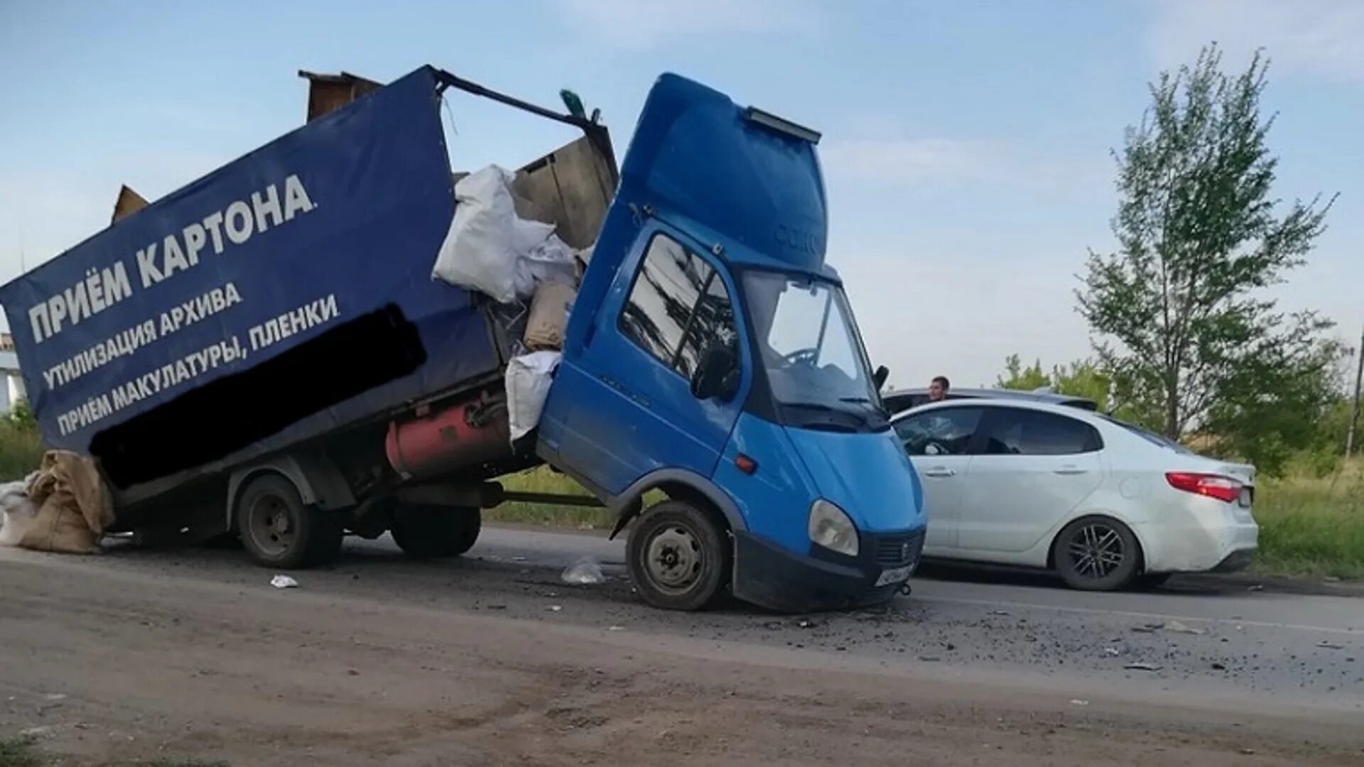 Газель везет. Газель пополам. Газель переломилась. Газель напополам.