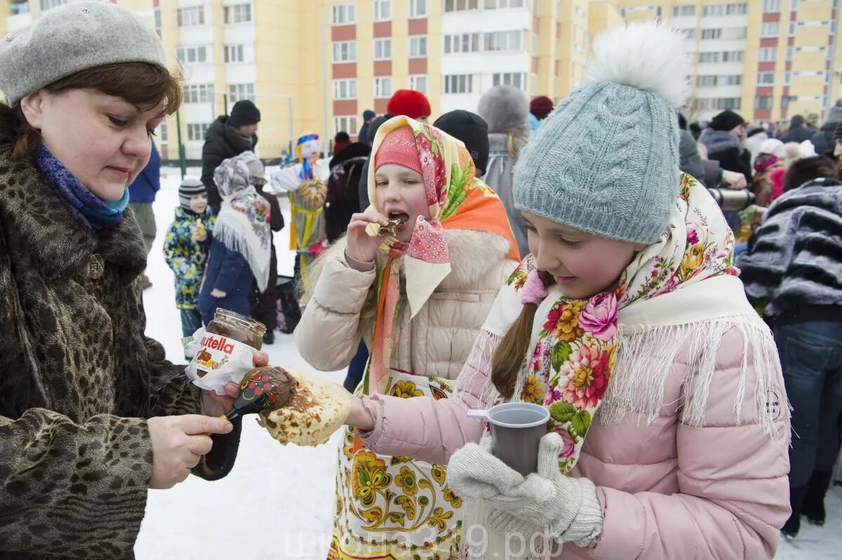 Масленица в школе. Школ на Масленицу в школе. Сибирская Масленица в школе. Масленица фото праздника в школе. Вк масленица в школе