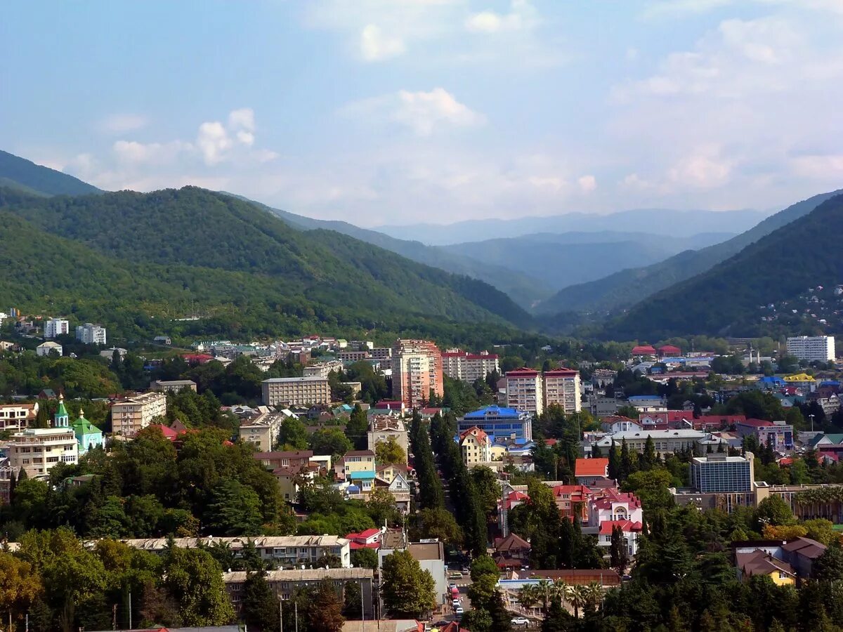 Поселок в горах Лазаревское. Лазаревское Сочи. Сочи Лазаревское горы. Посёлок Лазаревское Краснодарский край.