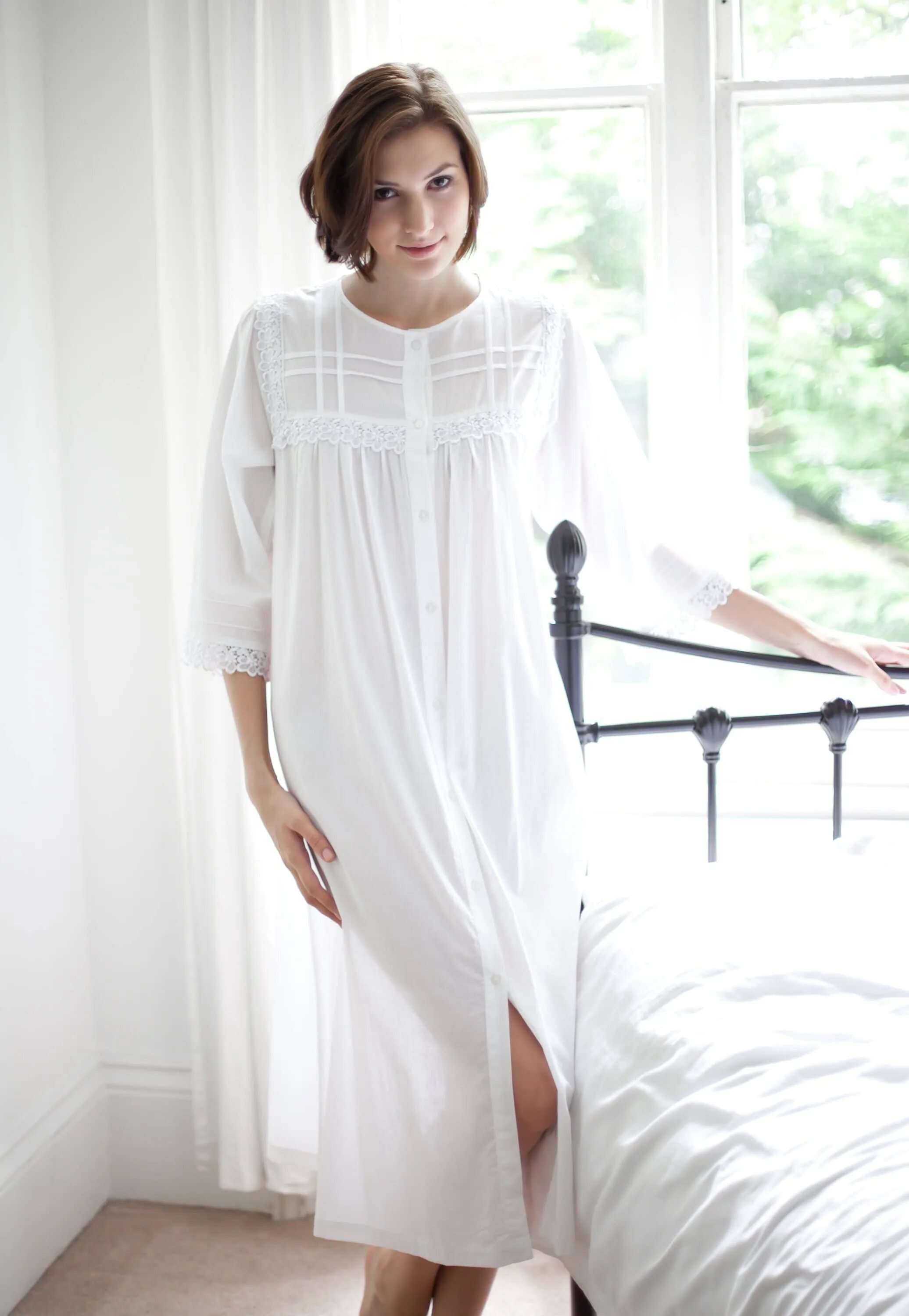 Блузка с пышными рукавами. Белая рубашка асос. Ночная сорочка викторианство. Белая сорочка с рукавами. Белая блузка свободного кроя.