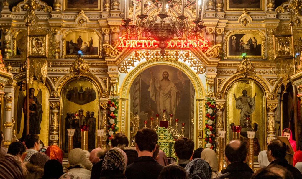 Воскресения словущего на ваганьковском. Храм Воскресения Словущего на Ваганьковском кладбище. Храм Словущего в Даниловской Слободе. Иконостас храма Воскресения Словущего в Сокольниках. Внутри Церковь Воскресения Словущего Ваганьково.