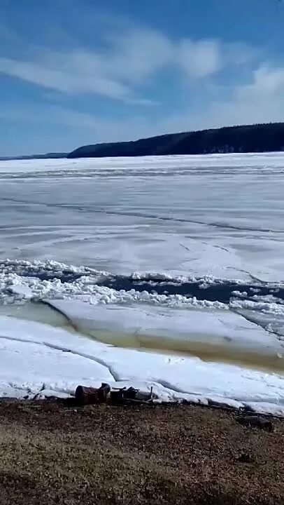 Ледоход по ангаре весной. Ледоход на урале оренбург 2022. Ледоход на ангаре. Ледоход на ангаре. Ледоход на байкале.