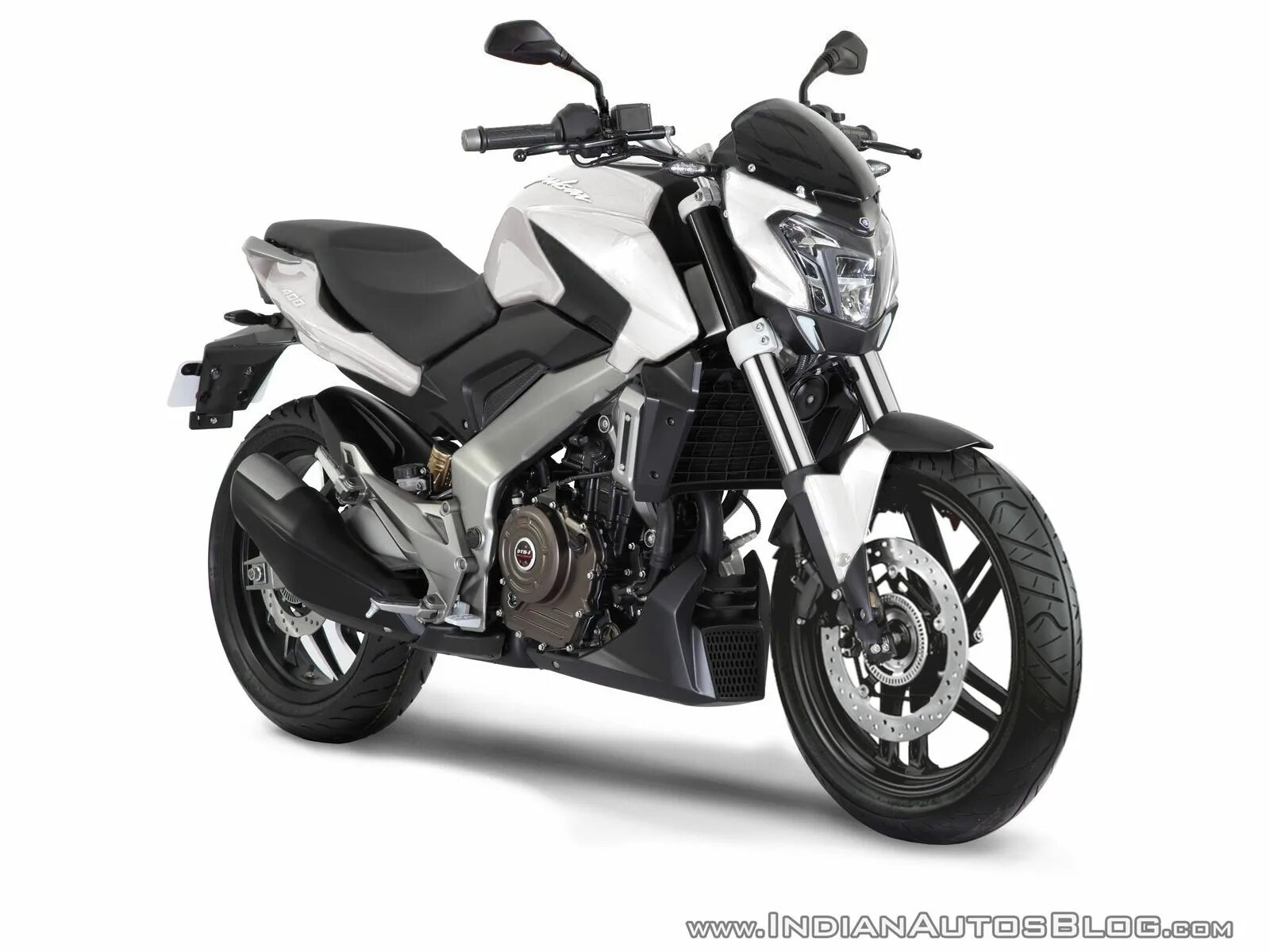Bajaj dominar 400 white. Мотоцикл bajaj 400. Дуги на bajaj dominar 400. Bajaj dominar 400 touring. Мотоцикл bajaj 400.