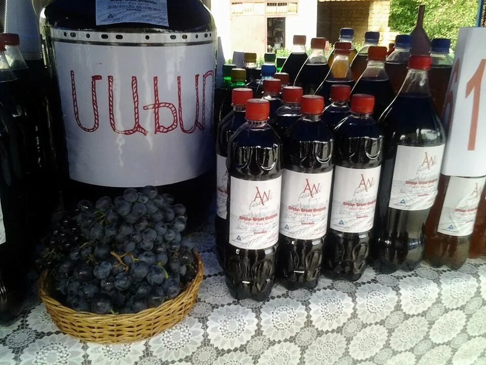 Рязань вино купить. Винодельня Арени Армения. Село Арени винный завод. Винный фестиваль в Арени. Село Арени винодельня.
