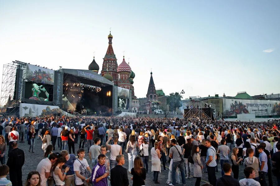 Вся россия 2011. Концерт линкин парк в Москве 2011. Линкин парк в Москве 2011 красная площадь. Linkin Park Васильевский спуск. Линкин парк концерт в Москве на красной площади.