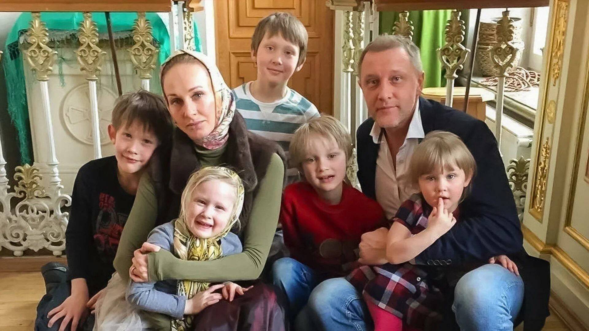 Сколько лет сергею горобченко. Горобченко сергей актер семья. жена горобченко полина невзорова.