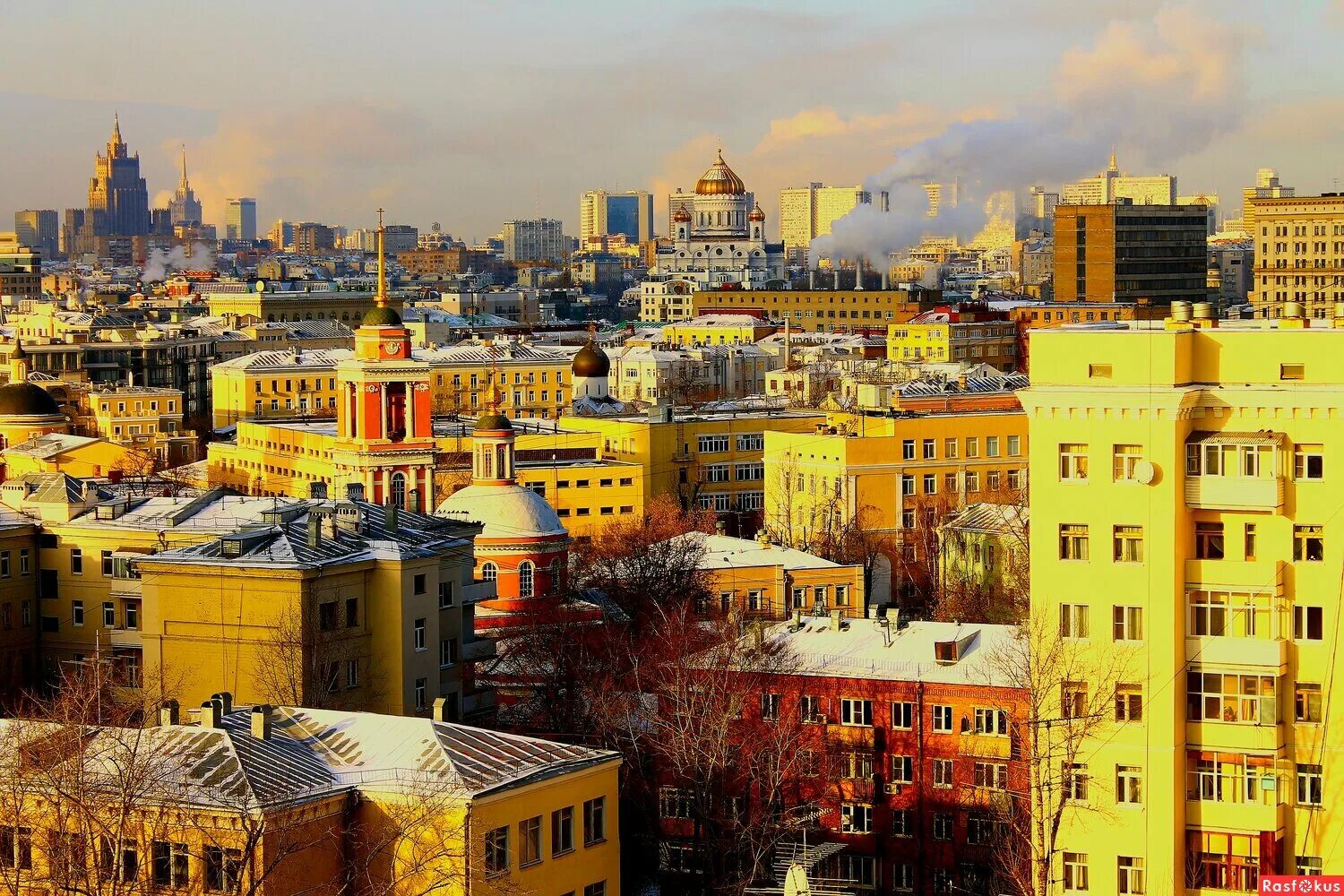 из первых мест в городе. переулки китай города. г москва кремль красная площадь. большая никитская улица. улица города.
