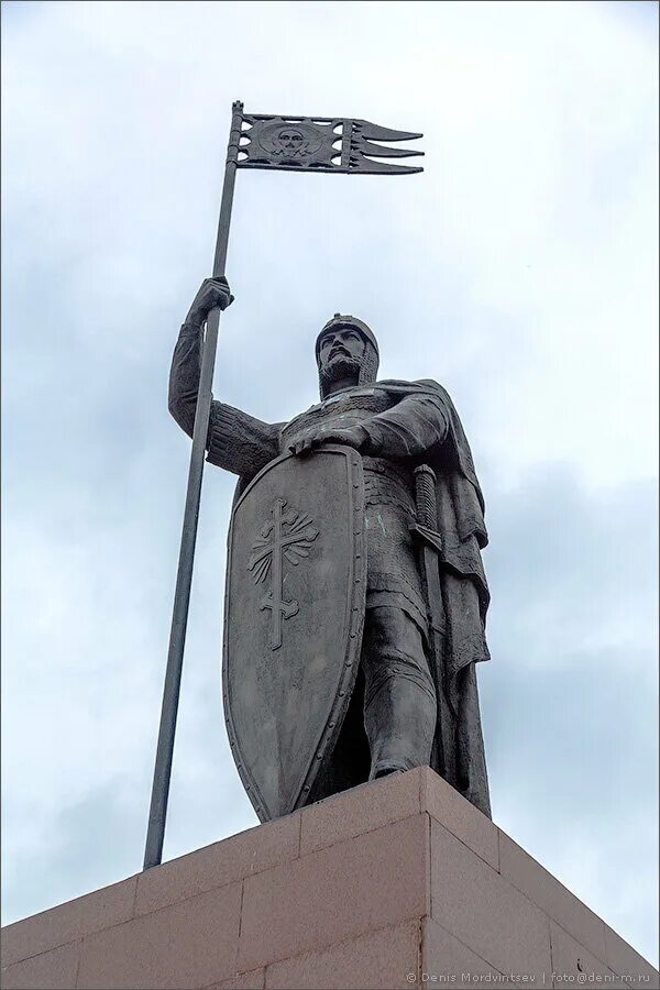 Памятник александру невскому в петербурге. Памятник Александру Невскому в Городце.