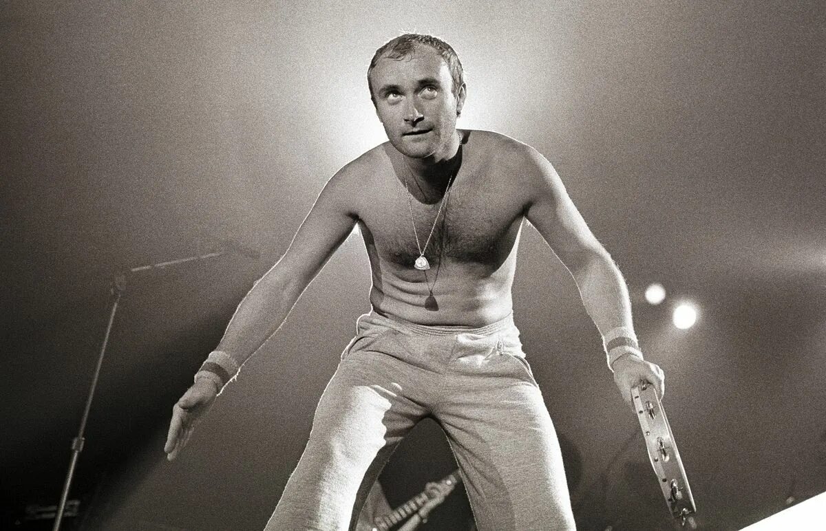 Am colin you. Фил коллинз 1981. phil collins young. фил коллинз 1984. фил коллинз в молодости.