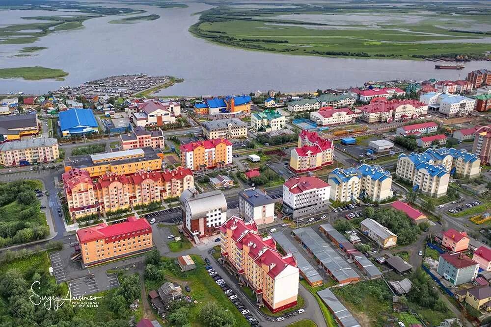 Салехард здания. Салехард города Ямало-Ненецкого автономного округа. Столица Ямала Салехард. Изумрудный Салехард. Салехард исторический центр.