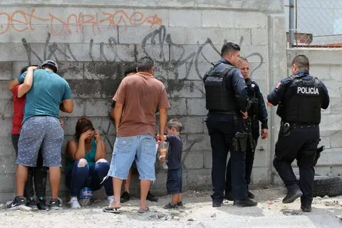 جانب من تواجد شرطة المكسيك 