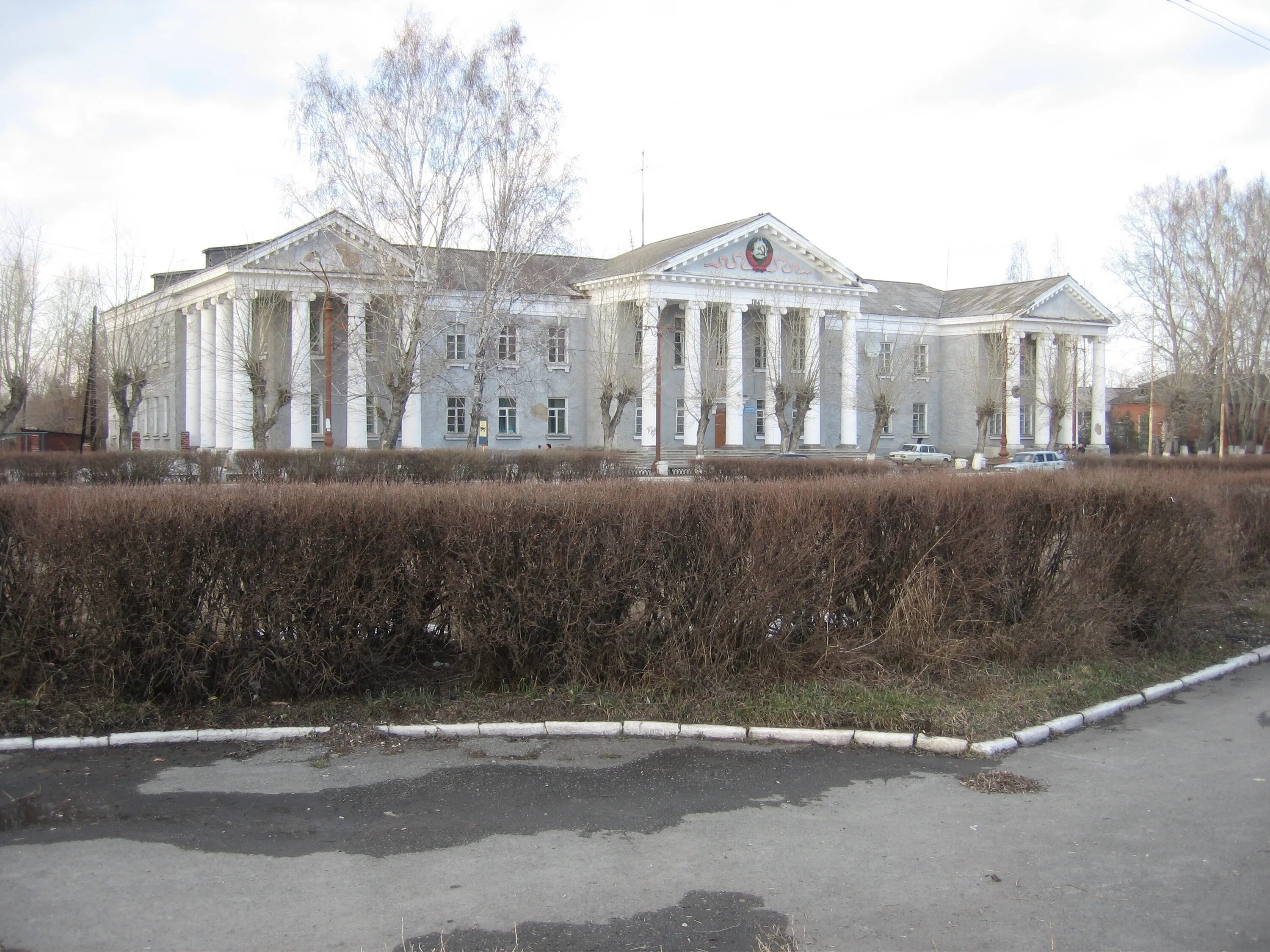 Богдановичский политехникум. Богдановический политезникум. богдановичский фарфоровый завод.