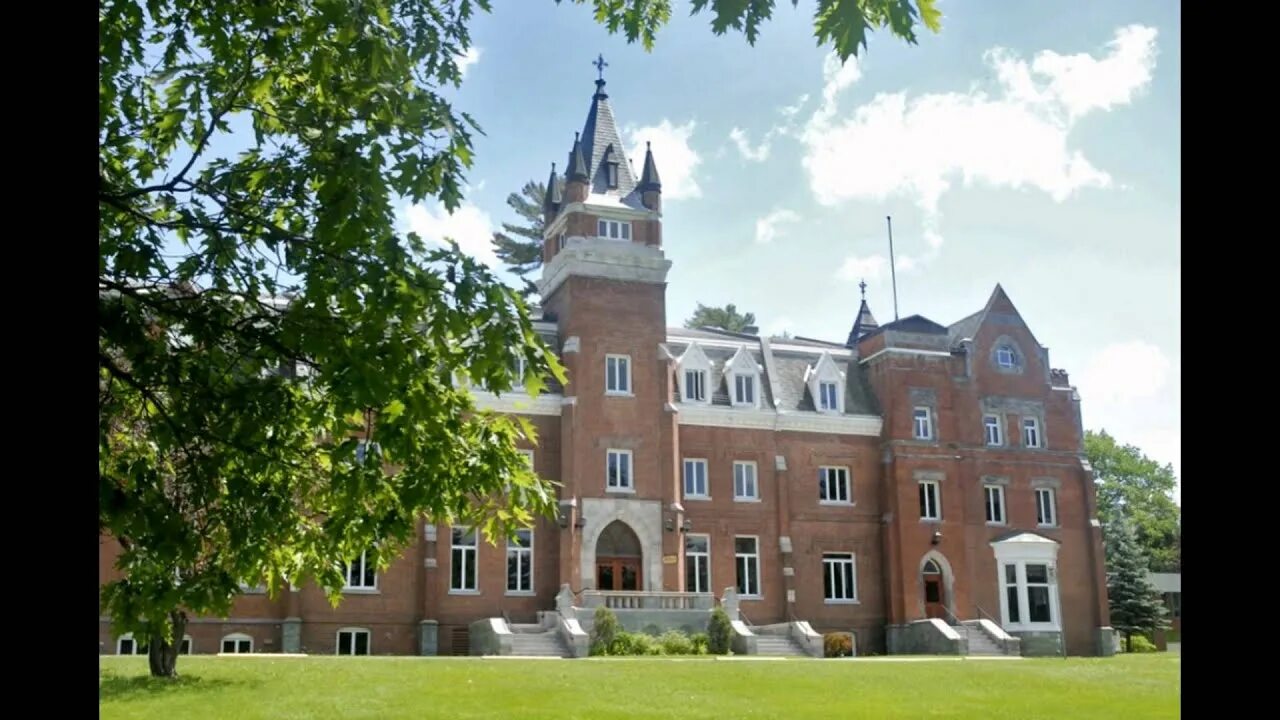 Comparing universities. Учеба в университете за границей. Цинциннати университет хавьер. Бишоп город канада. National movements.