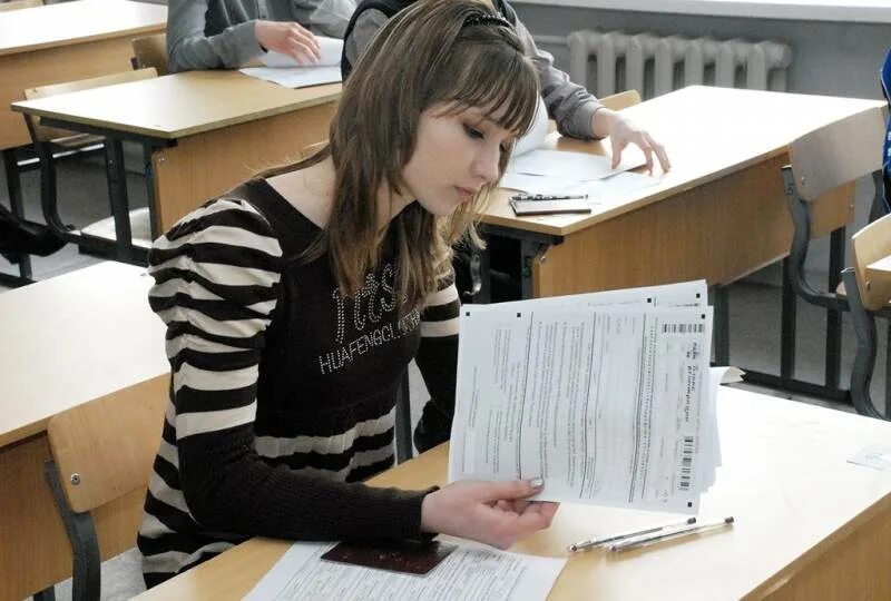 Как сдается устный русский. Егэ. экзамены в 9 классе. экзамен по русскому языку. экзамен устный русский 9 класс 2025.