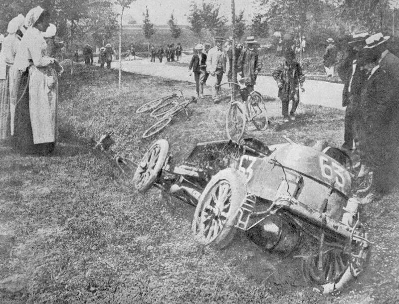 Автогонка Париж Мадрид 1903 года. Лоррейн Барроу авария Париж-Мадрид 1903. Гонка Париж Мадрид 1903 аварии.