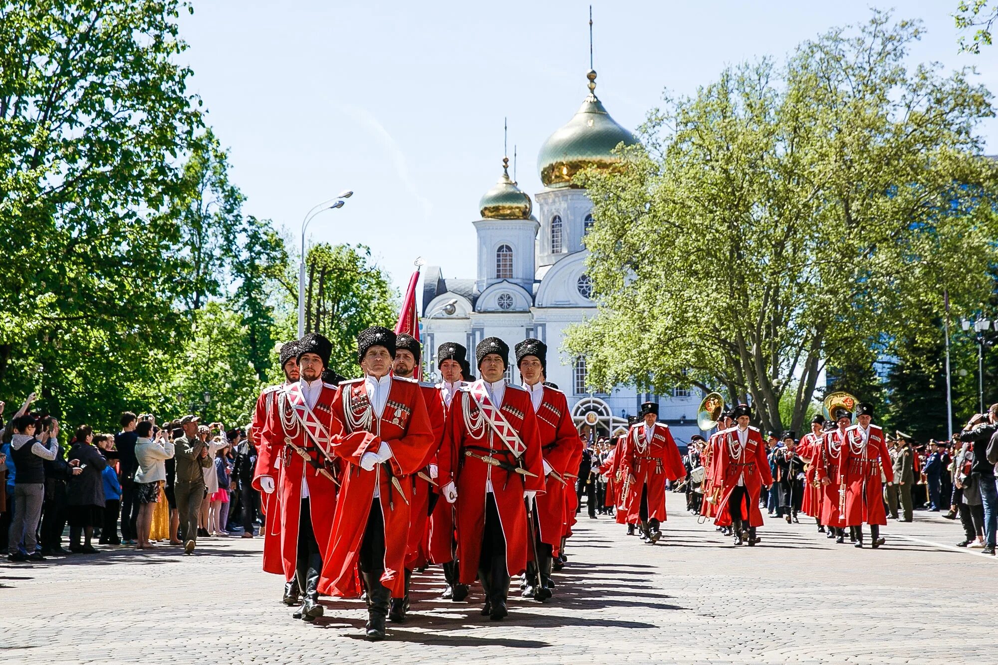 Краснодарский край общественные организации. Храм Кубанского казачьего войска Краснодар. Кубанские казаки в Краснодаре. Парад реабилитации казачества в Краснодаре. День Кубанского казачества.