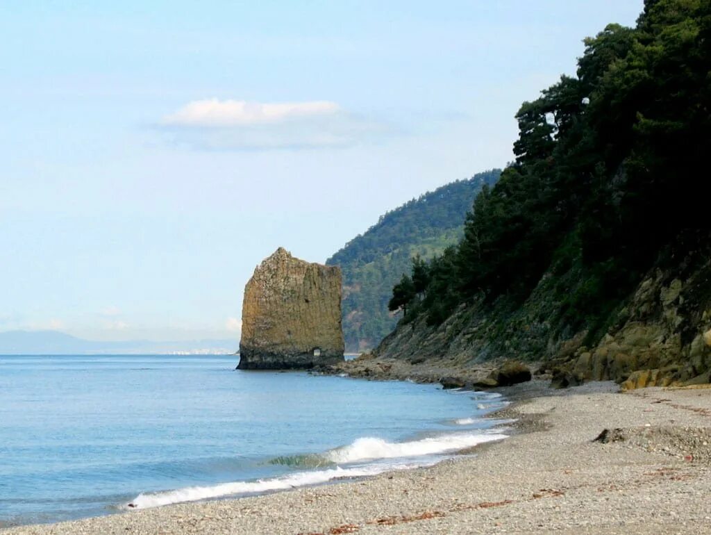 Геленджик прасковеевка скала парус. Скала парус прасковеевка. Пляж парус прасковеевка. Скала парус дивноморское. Скала парус прасковеевка.
