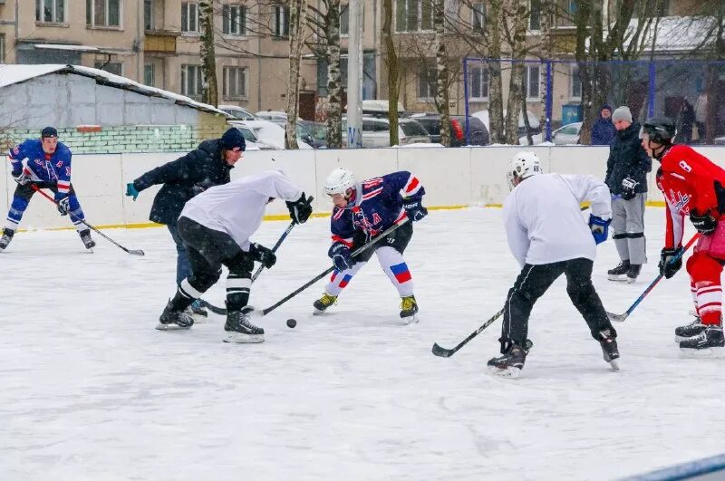 парк сосновка каток. большой открытый каток в удельном парке. ледовые арены россии. ледовая арена озерки санкт-петербург. каток в выборгском районе спб.