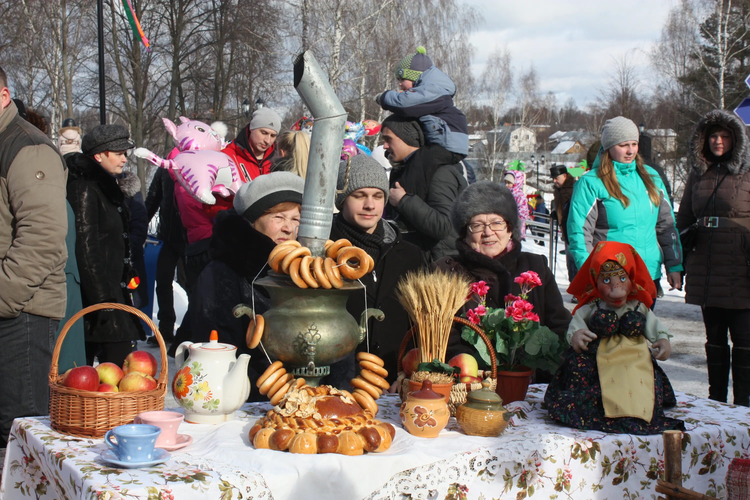 Масленица в кинешме. Гулянья &quot;широкая масленица&quot; в мурманске. стол на масленицу. украшения на масленицу. декорации на масленицу.