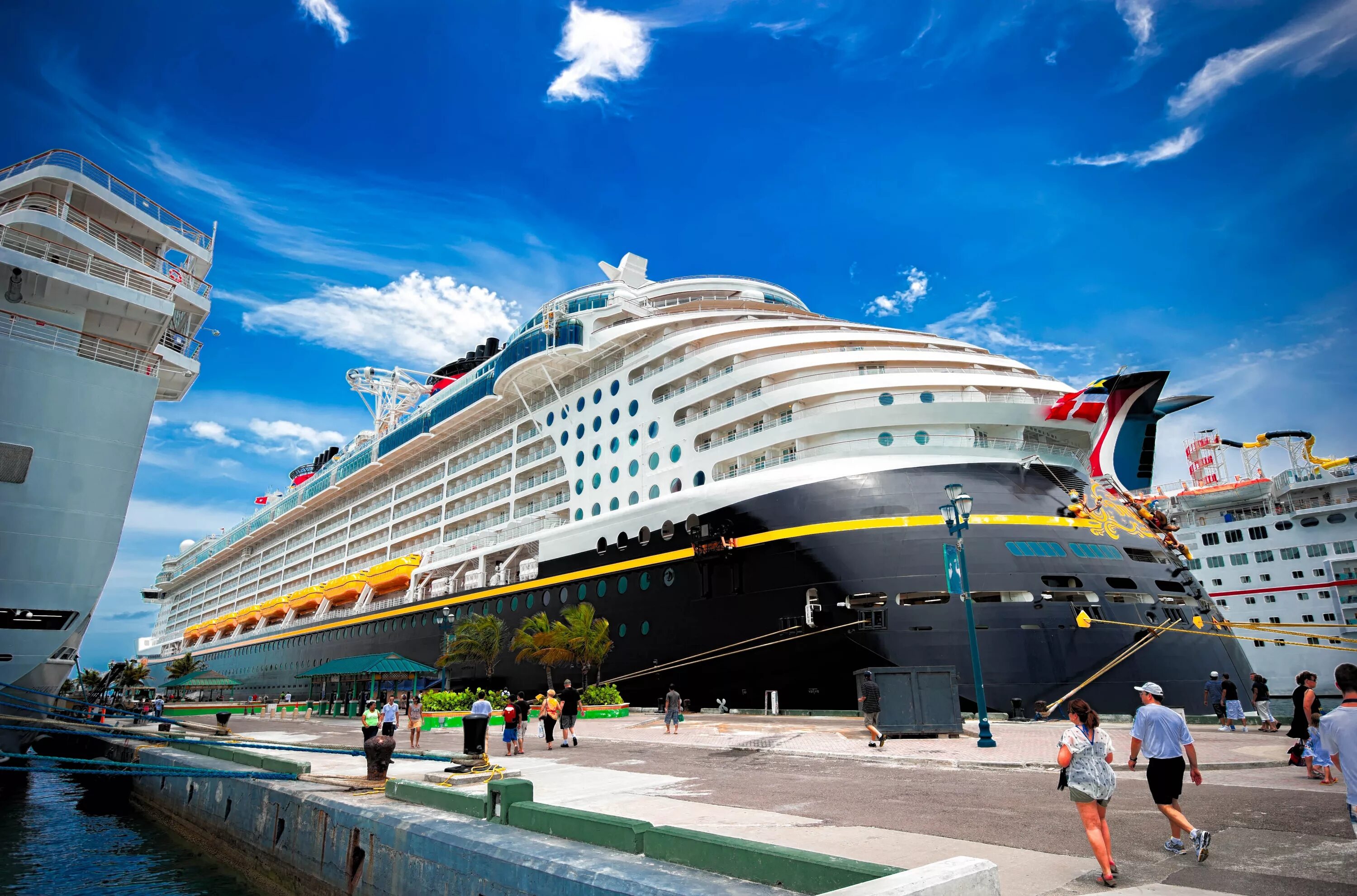 Круизное судно 6. Круизный лайнер инкрузес. круиз океанский лайнер. cruise ship – круизное судно. океанский лайнер msc.