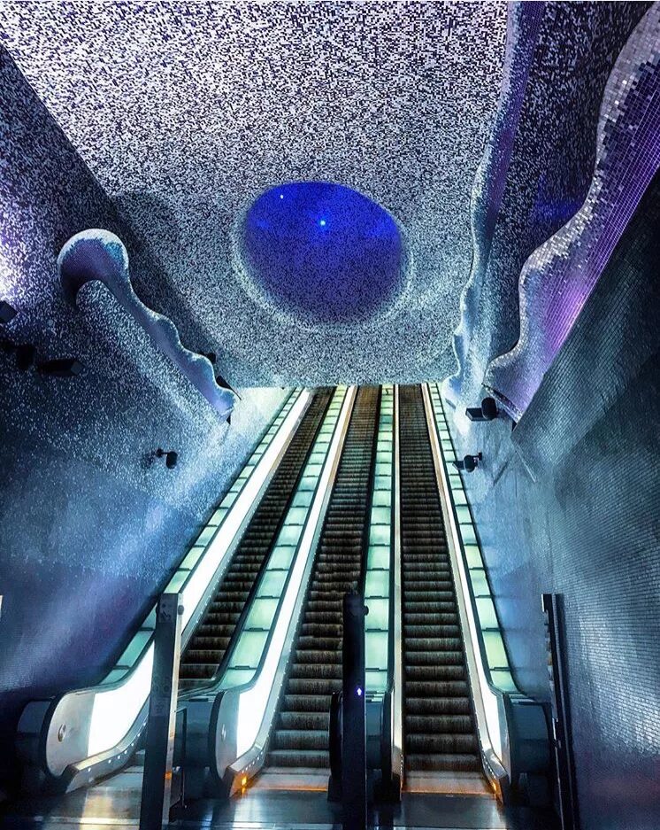 Топ метро. Станция метро неаполя толедо. метро толедо неаполь поезда. неаполь метро красивые станции. самое красивое метро.