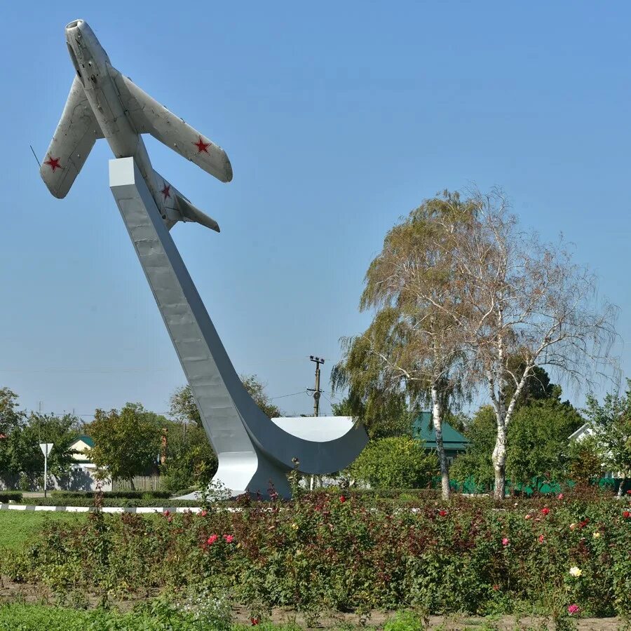 Памятник Бахчиванджи Приморско-Ахтарск. Самолет Приморско-Ахтарск. Город Приморско-Ахтарск Краснодарский край. Ахтари Приморско Ахтарск. Свободный приморско ахтарский краснодарский край