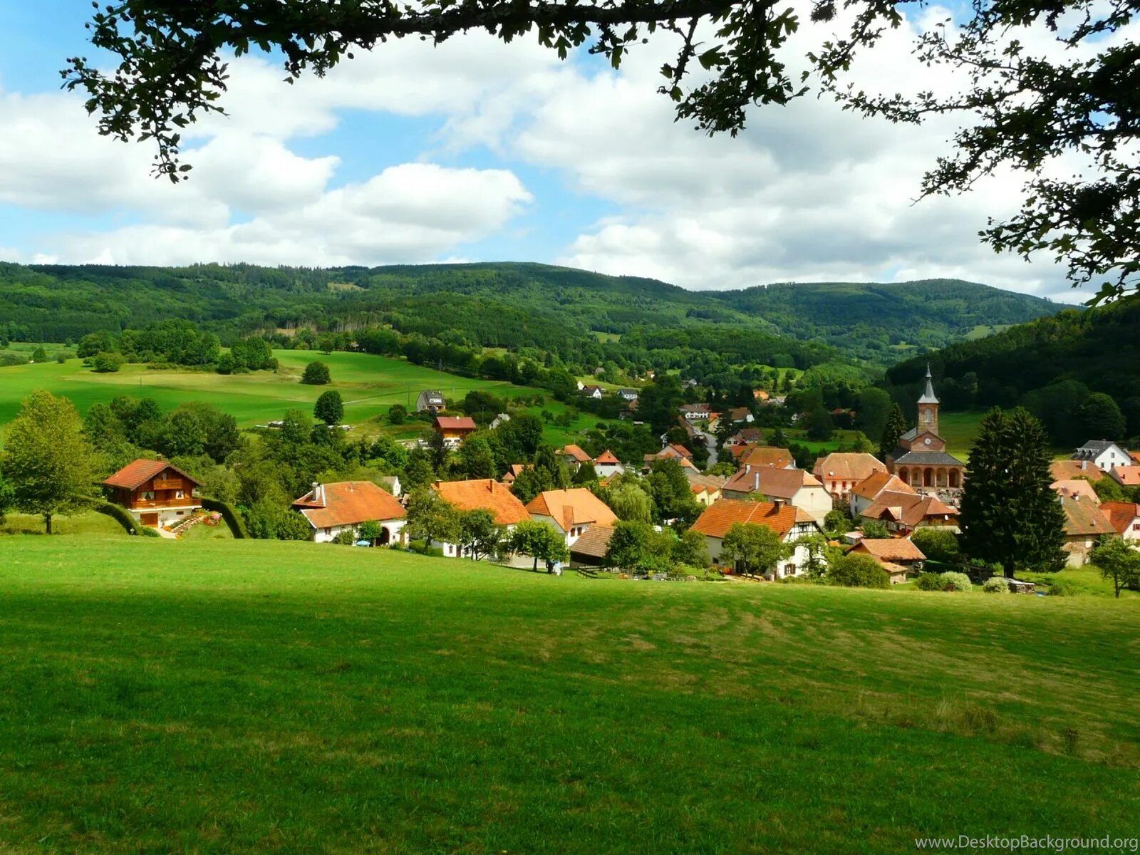 Quiet countryside. Обои на рабочий стол деревня. Деревня лето горы.