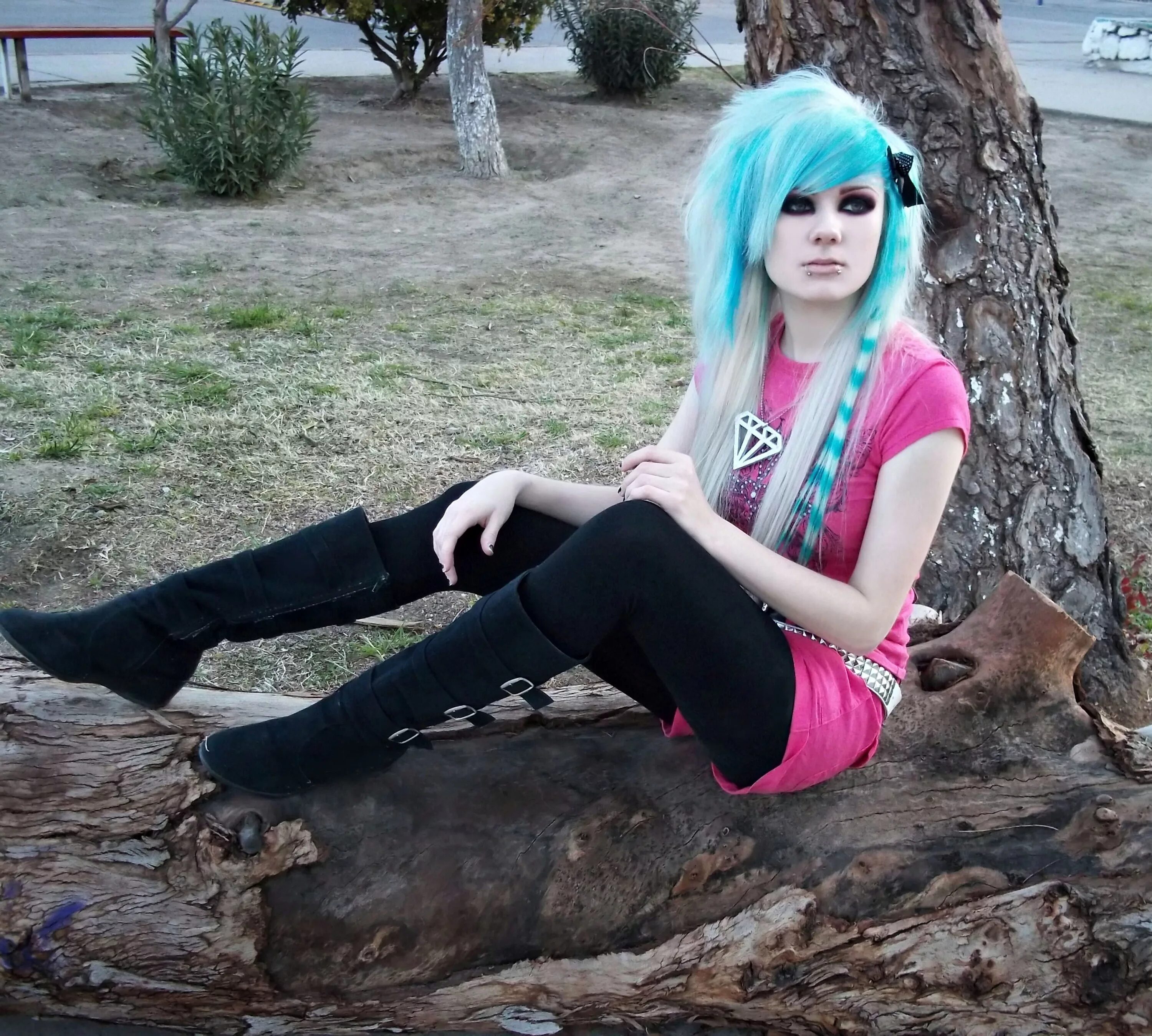 Эмма неформал. Идеи эмо. Эмо готы 2008. Эмо инди кид. Субкультура эмо 2000.