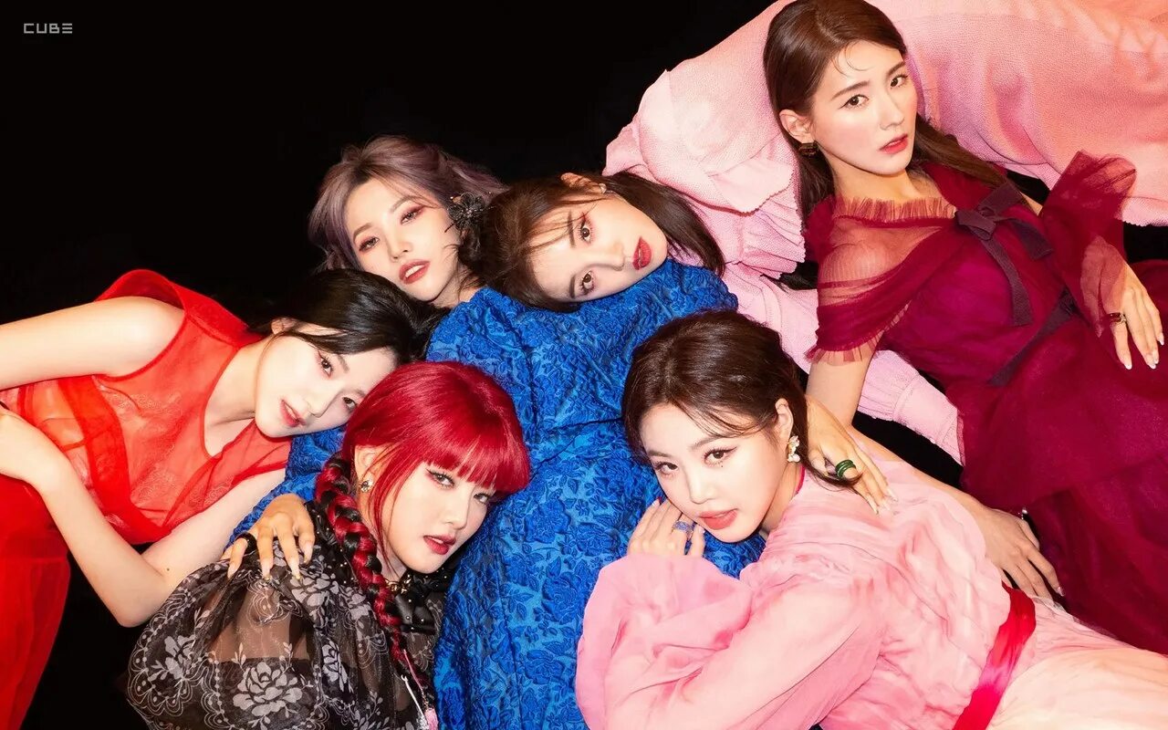 Джи айдл текст. Группа джи айдол. Джи айдл текст. G idle участницы шухуа. Джи айдол 5 участниц.