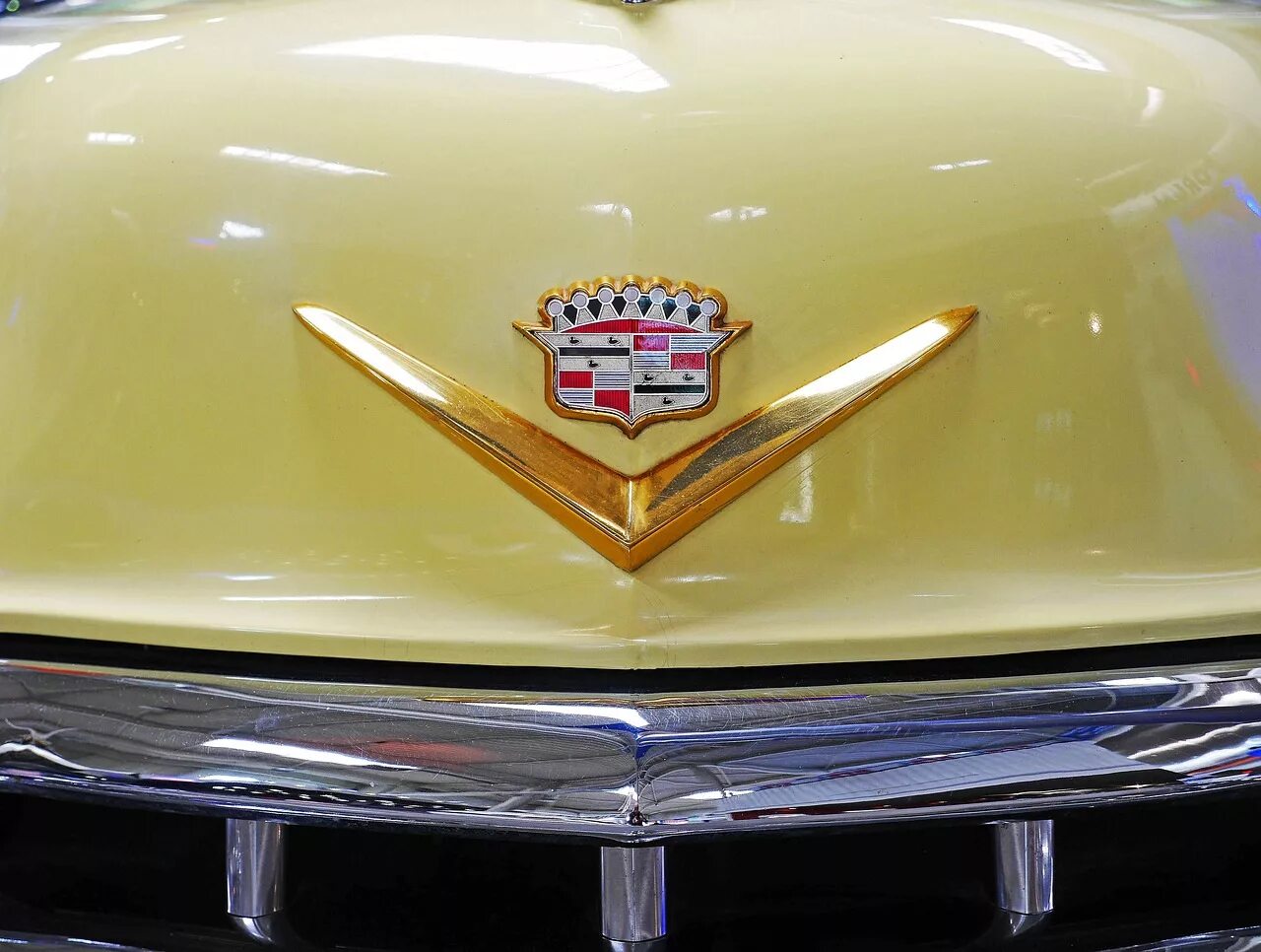Значок на капоте. Эмблема Cadillac 1959. Кадиллак знак старый. Старый логотип Cadillac. Кадиллак эмблема Старая.
