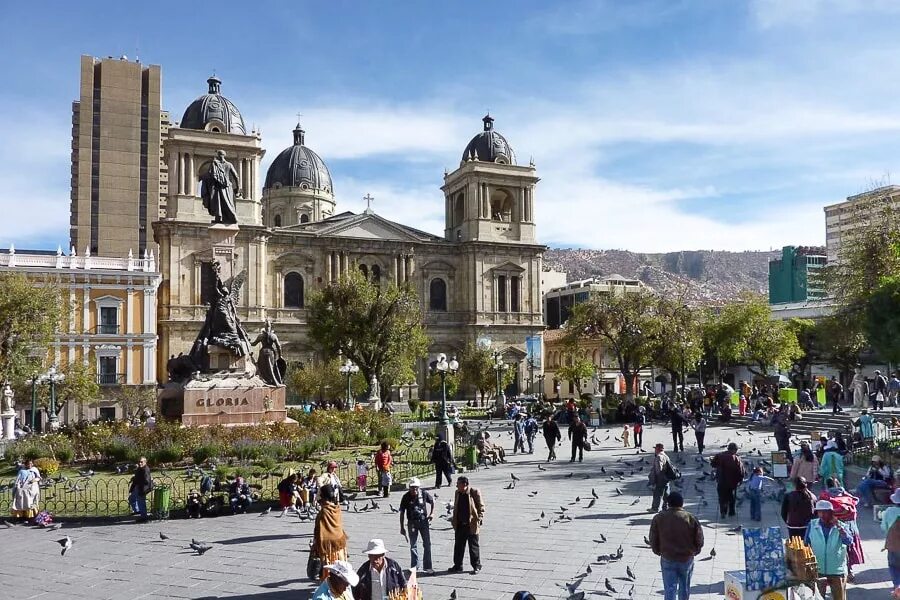 Пасет город. Центральная площадь Пласа Мурильо. Сукре столица Боливии. Боливия столица ла-пас.