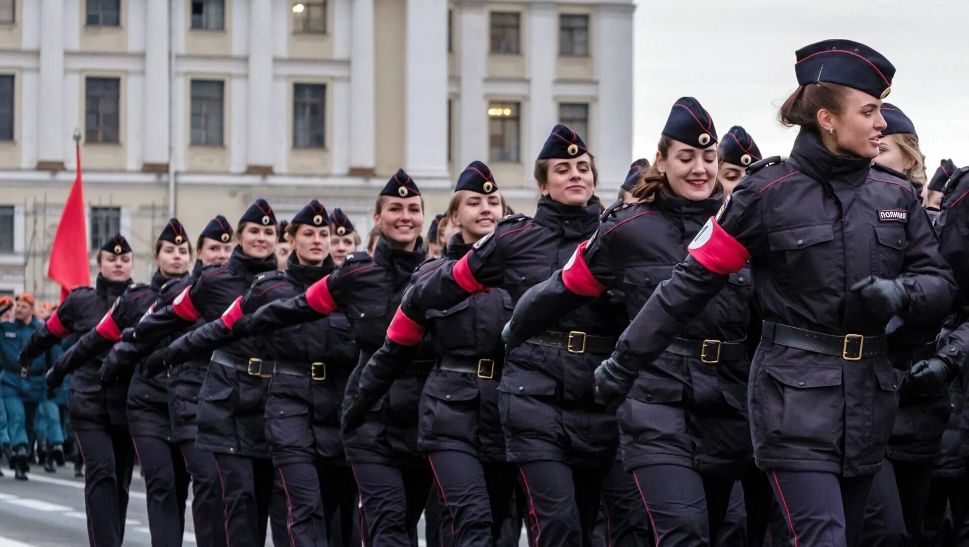 Репетиции в санкт петербурге. Репетиция парада победы повязки. репетиция парада в петербурге повязки. красные повязки у военных.