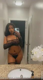 yasmeanmonique Nude OnlyFans Leaks.